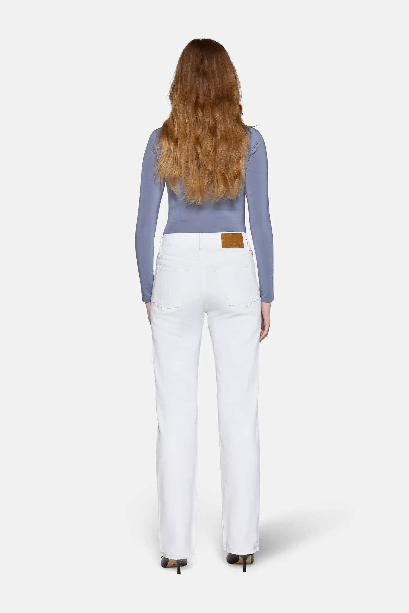 ligh wash boot cut jeans in white 