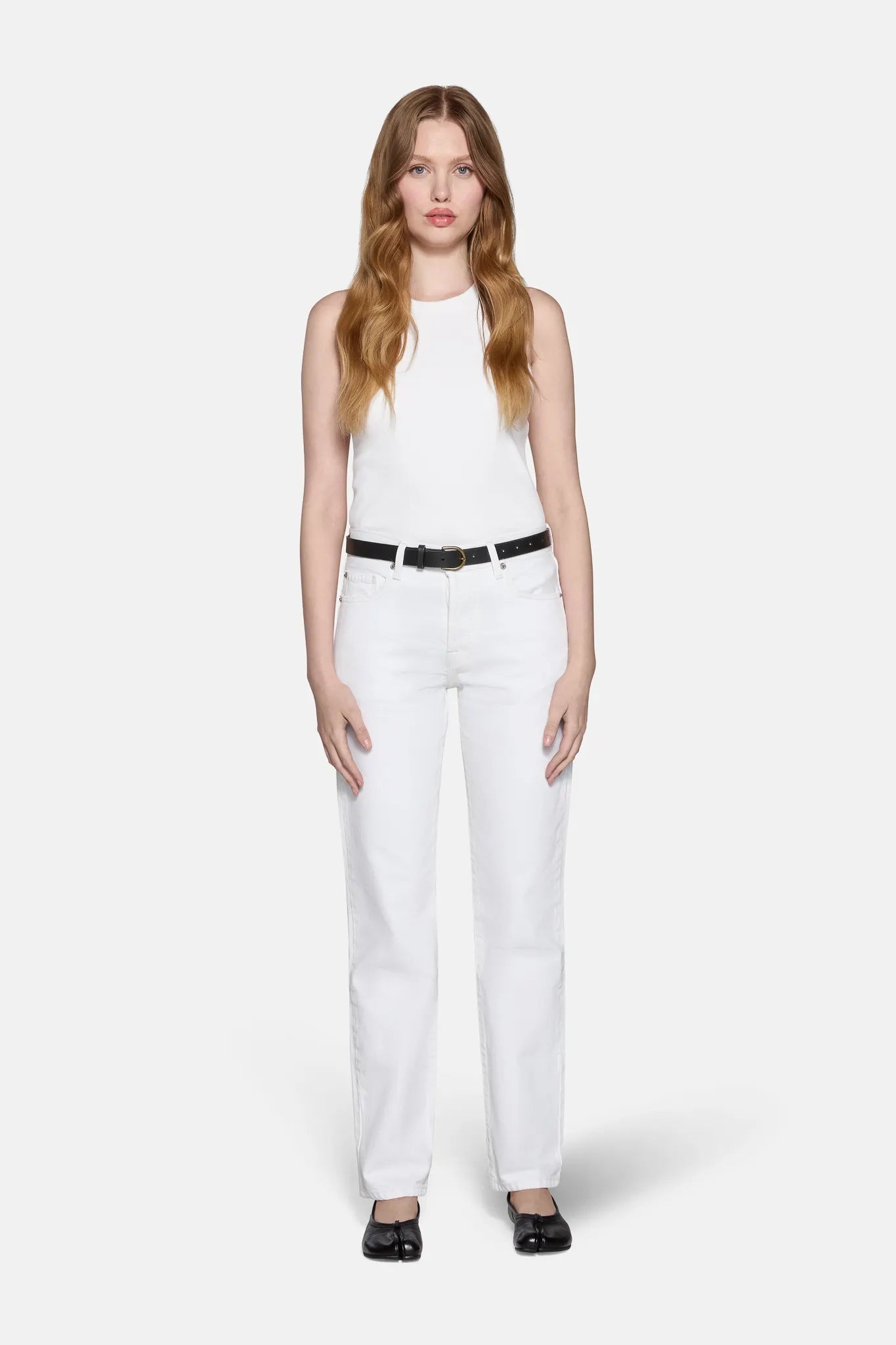 women wearing straight leg jeans in white 