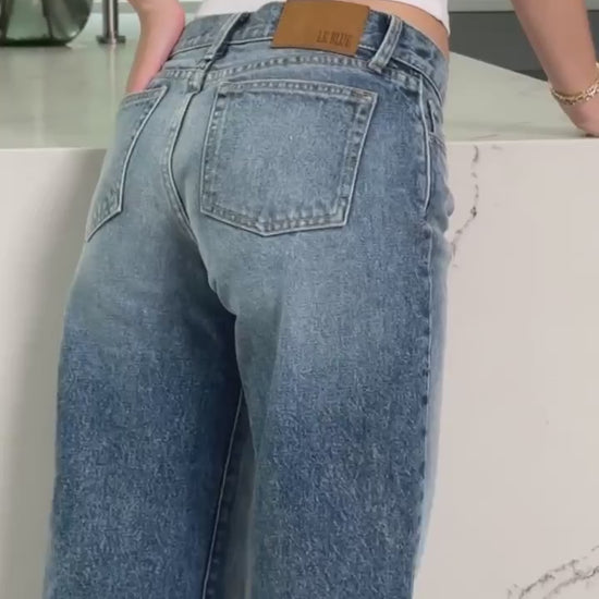 women wearing dancing styling bootcut jeans in darkwash 